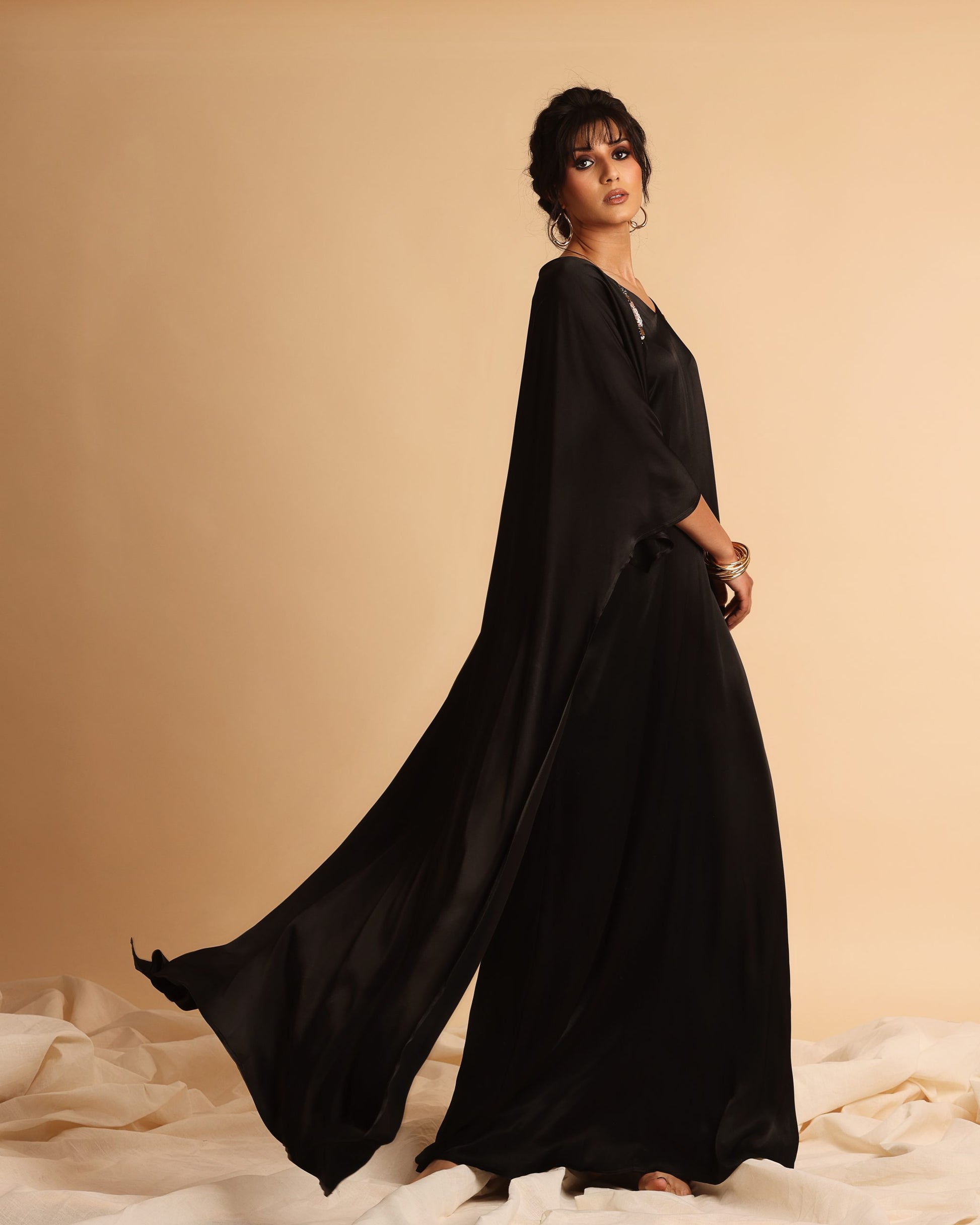 Mahira caftan in black