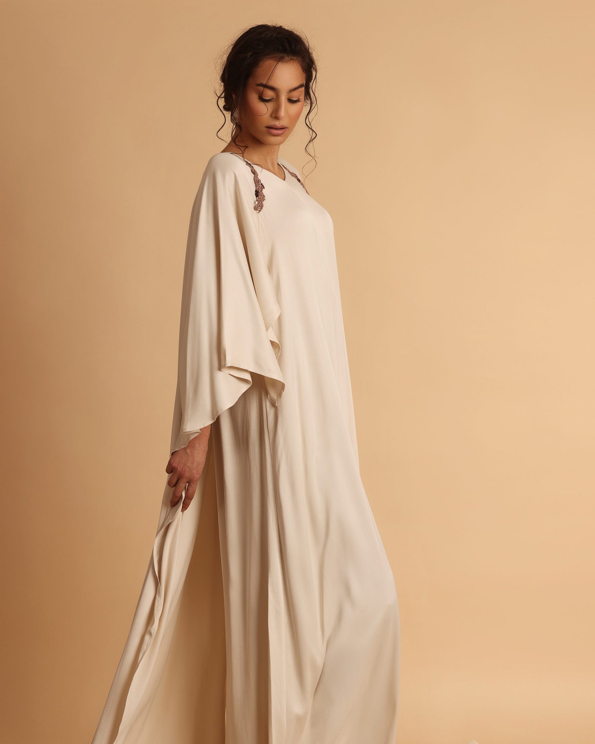 Mahira caftan in light beige
