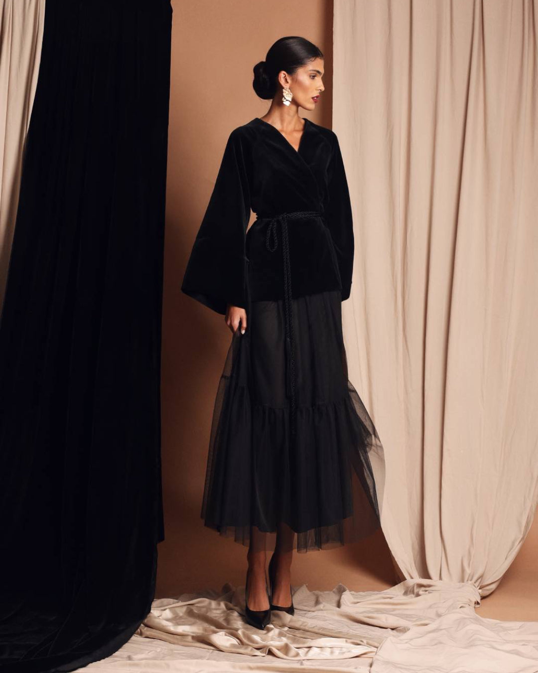 Nabata velvet kimono in black