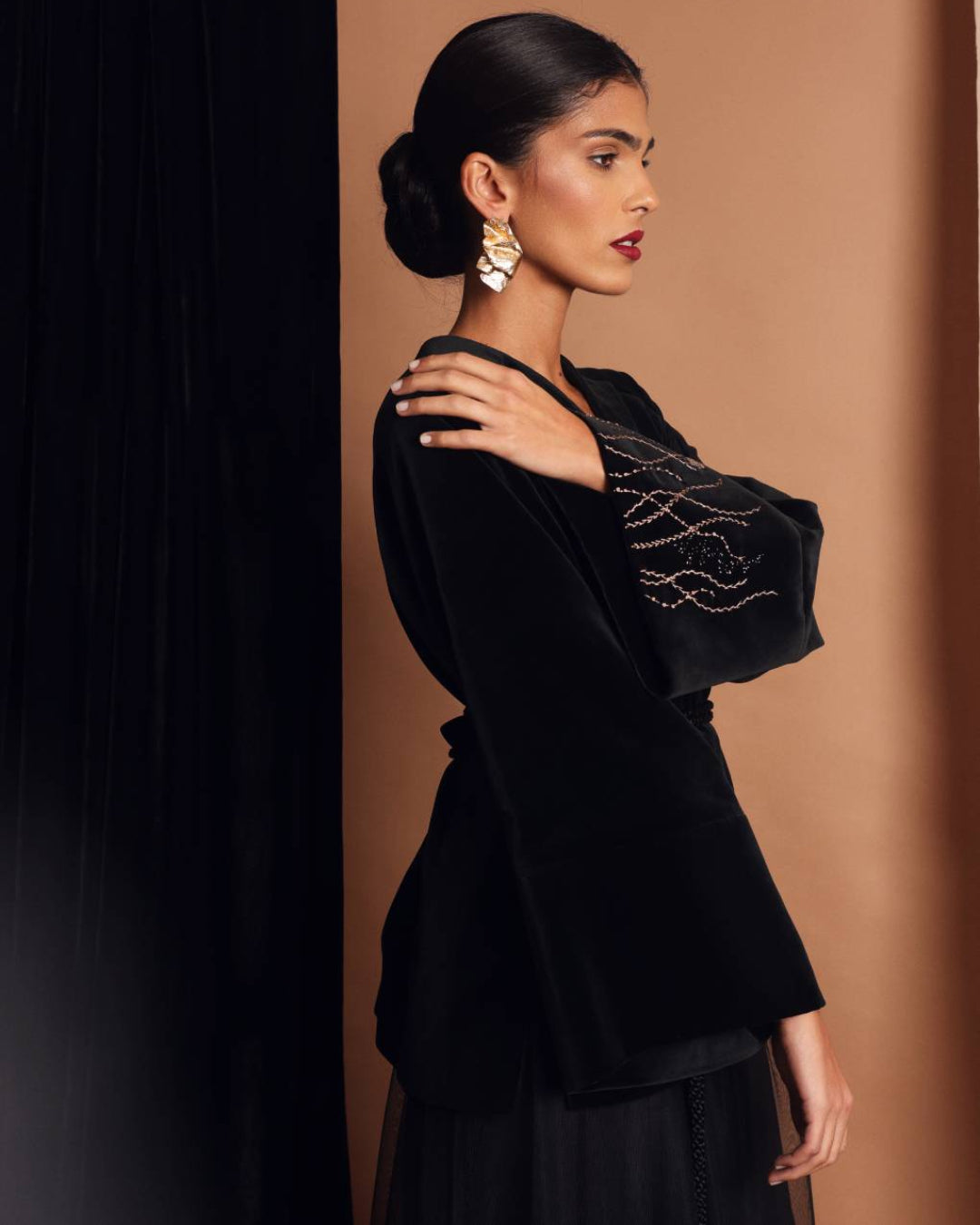 Nabata velvet kimono in black