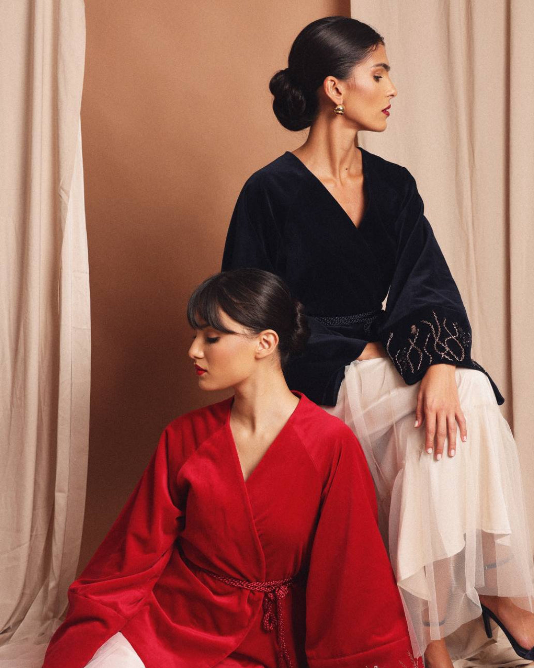 Nabata velvet kimono in dark blue