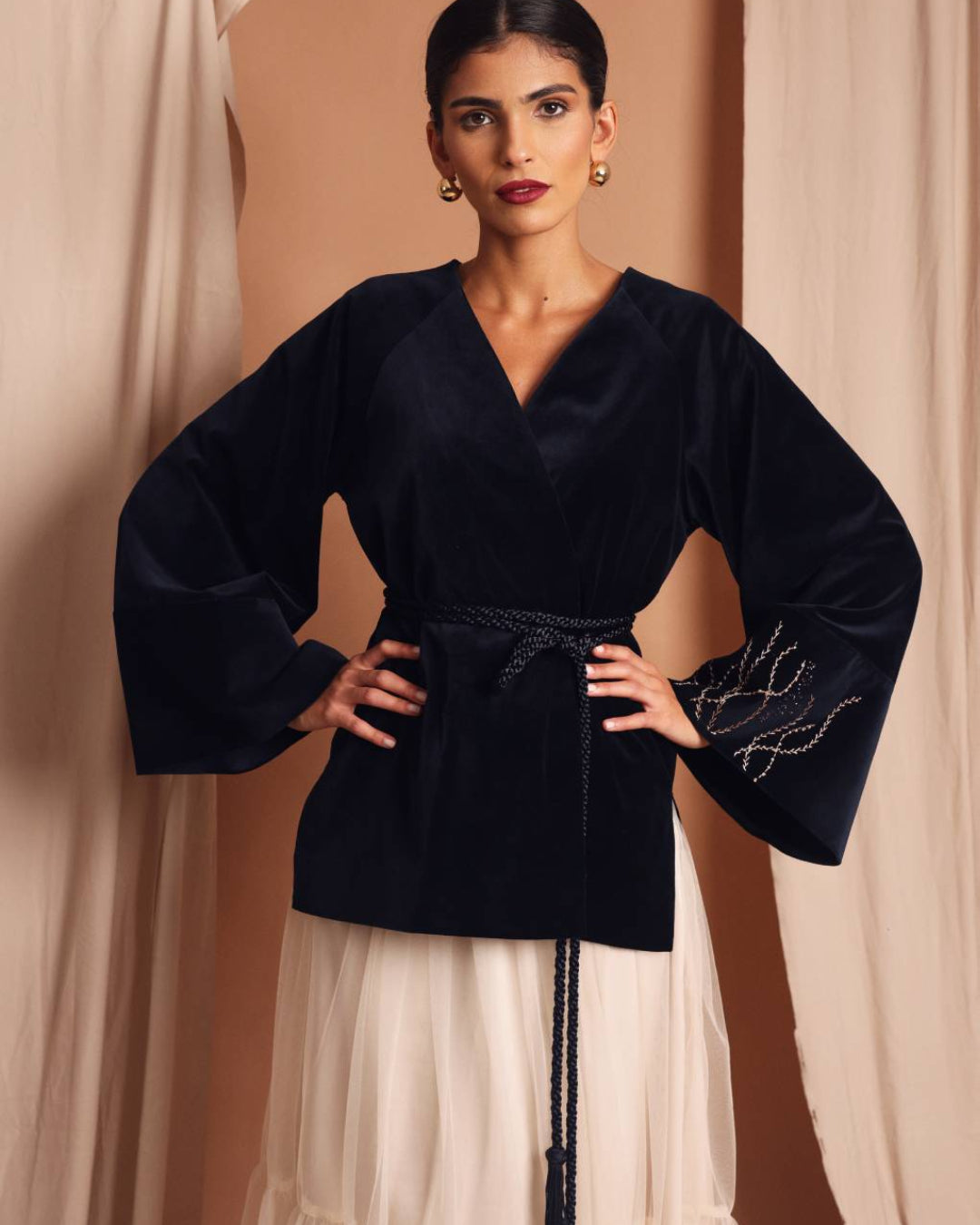 Nabata velvet kimono in dark blue
