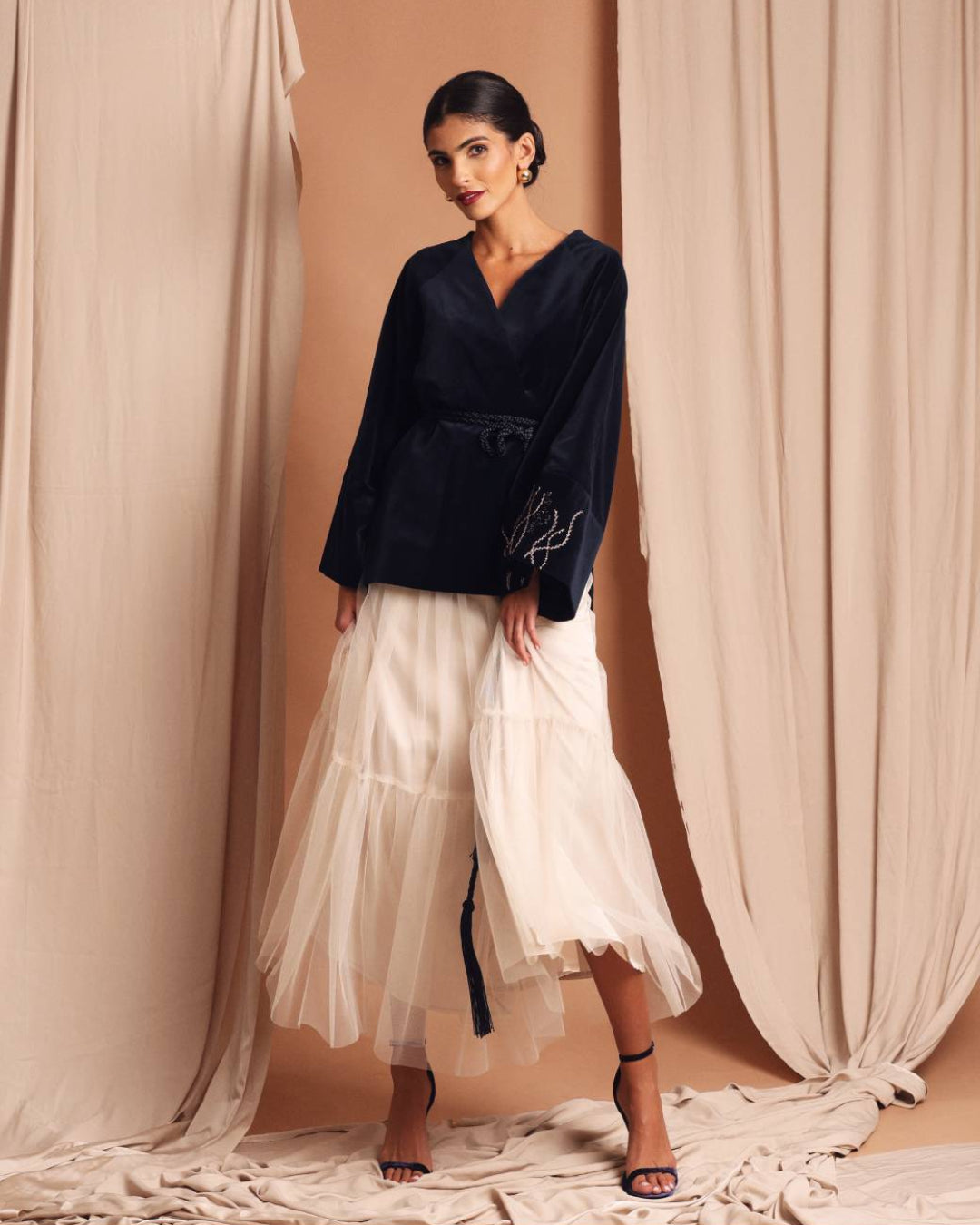 Nabata velvet kimono in dark blue